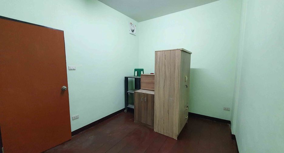 For rent 3 bedrooms retail Space in Khlong Toei, Bangkok