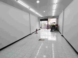Аренда 3 спальни торговое помещение в Кхлонг Тоеи, Бангкок