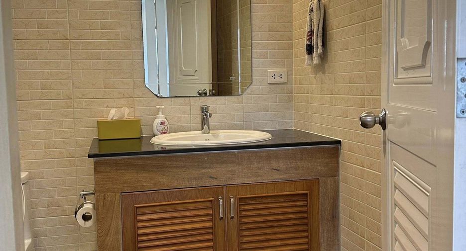 For rent 2 bedrooms condo in Thon Buri, Bangkok