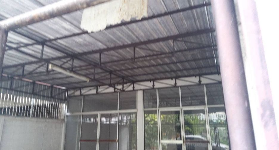 Аренда 4 спальни таунхаус в Чатучак, Бангкок