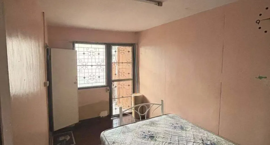 Casa adosada en alquiler de 3 habitaciones en Pom Prap Sattru Phai, Bangkok