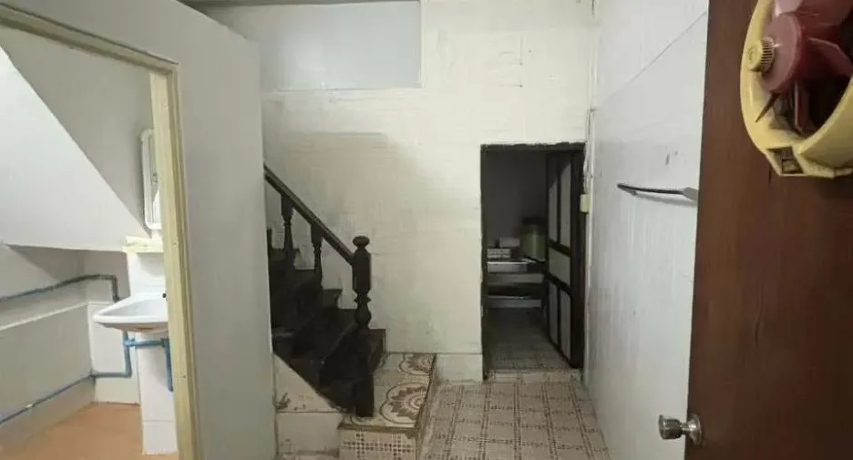 Casa adosada en alquiler de 3 habitaciones en Pom Prap Sattru Phai, Bangkok
