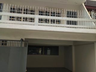 出租 3 卧室 联排别墅 在 Watthana, 曼谷