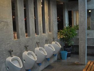 For rent 2 bedrooms retail Space in Huai Khwang, Bangkok