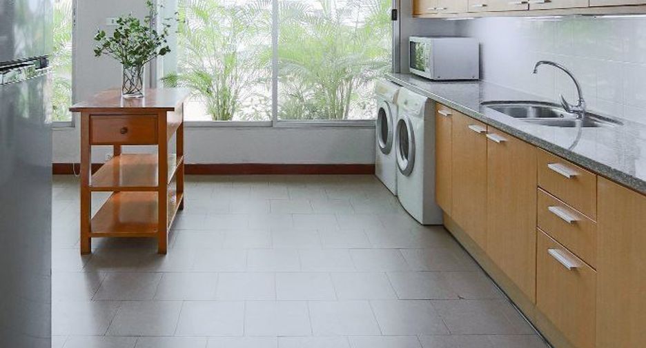 Condo en alquiler de 3 habitaciones en Sathon, Bangkok