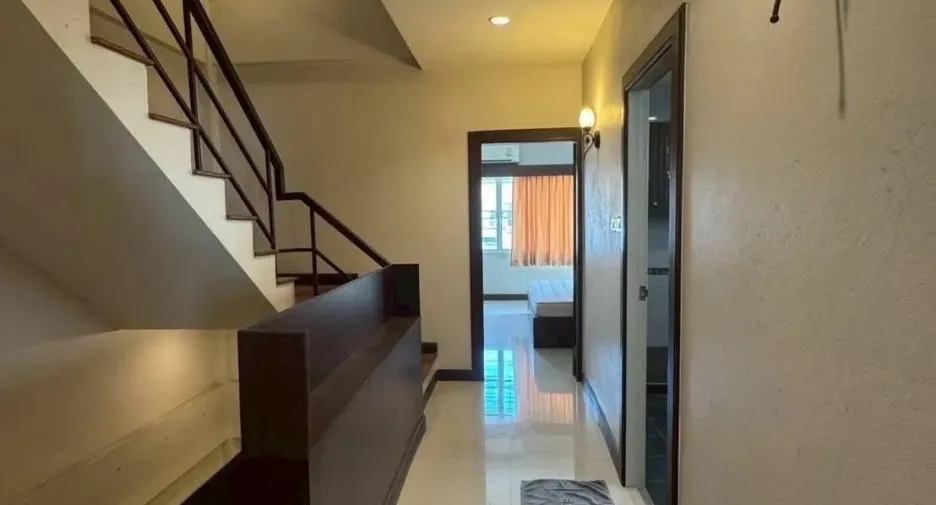 For rent 4 bedrooms house in Bang Na, Bangkok