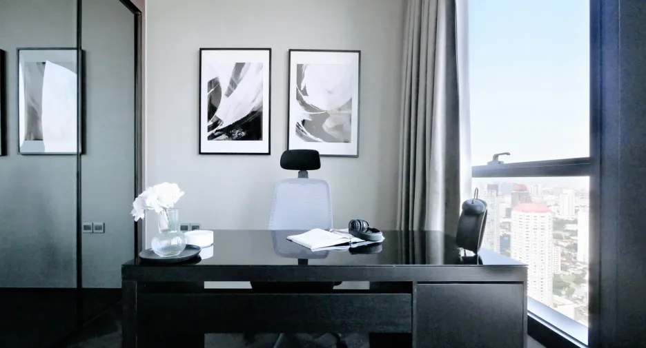For rent 3 bedrooms condo in Khlong Toei, Bangkok
