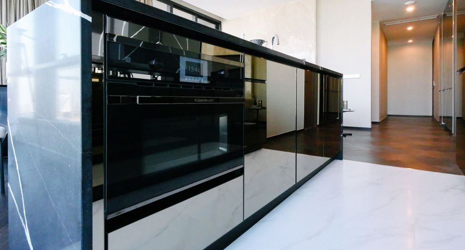 For rent 3 bedrooms condo in Khlong Toei, Bangkok