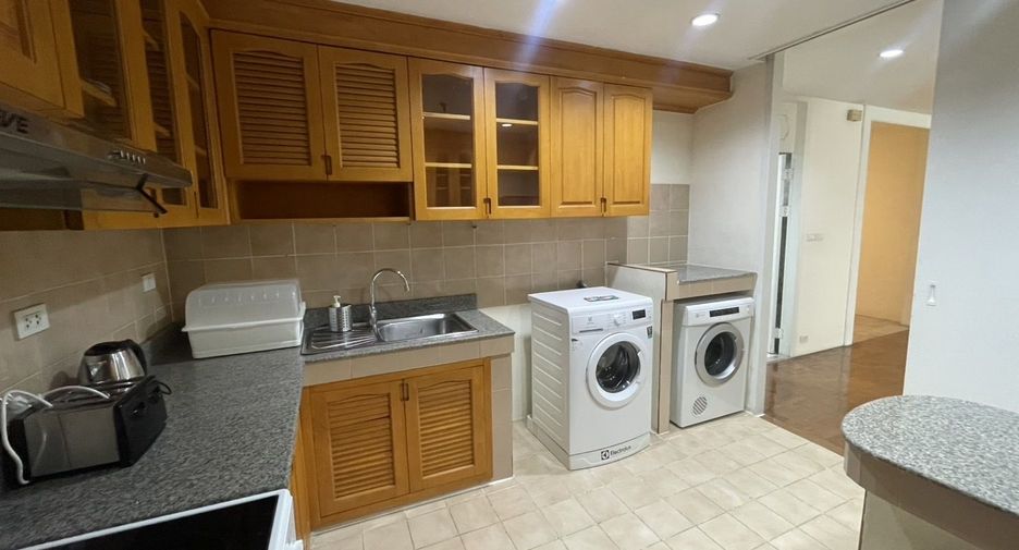 For rent 3 bedrooms condo in Sathon, Bangkok