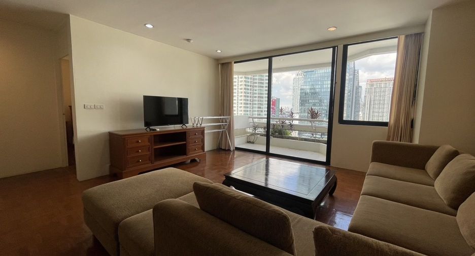 For rent 3 bedrooms condo in Sathon, Bangkok