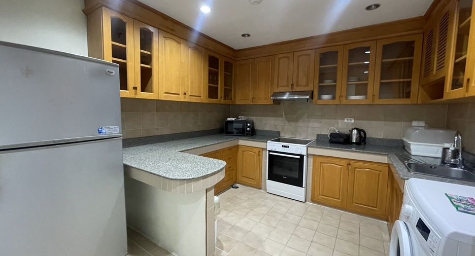 For rent 3 bedrooms condo in Sathon, Bangkok