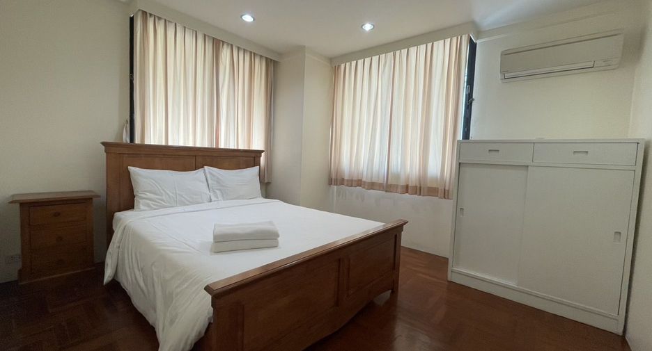 For rent 3 bedrooms condo in Sathon, Bangkok