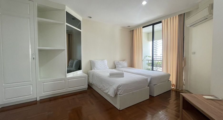 For rent 3 bedrooms condo in Sathon, Bangkok