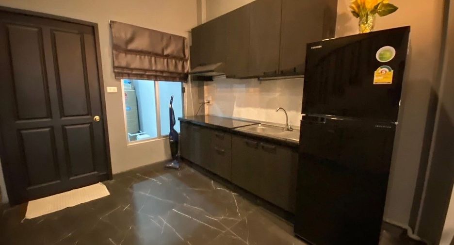 For rent 3 bedrooms house in Bang Kapi, Bangkok