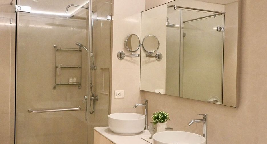 For rent 2 bedrooms condo in Khlong Toei, Bangkok