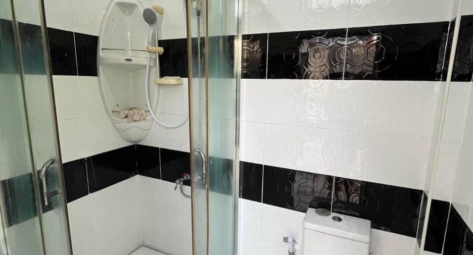 For rent 2 bedrooms townhouse in Yan Nawa, Bangkok