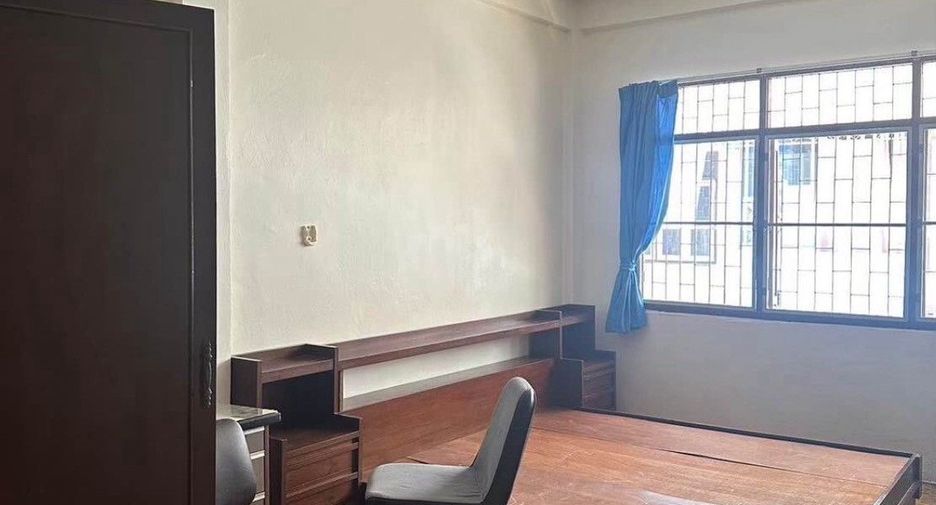 For rent 2 bedrooms townhouse in Yan Nawa, Bangkok