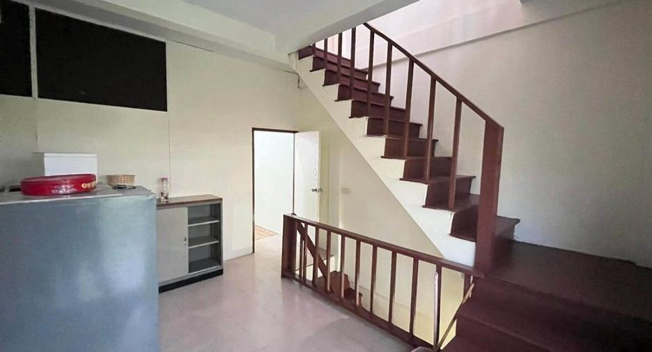 For rent 2 bedrooms townhouse in Yan Nawa, Bangkok