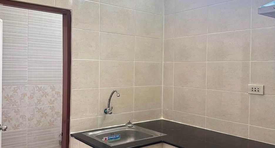 For rent 2 bedrooms townhouse in Yan Nawa, Bangkok
