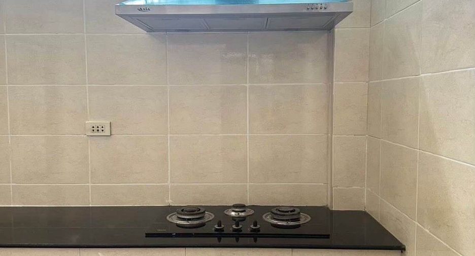 For rent 2 bedrooms townhouse in Yan Nawa, Bangkok