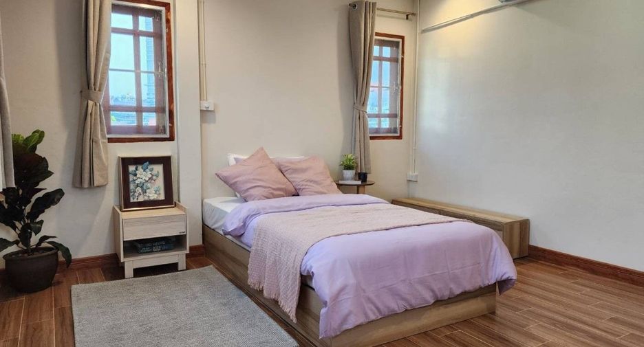 Haus zur Miete mit 3 Zimmer in Thon Buri, Bangkok