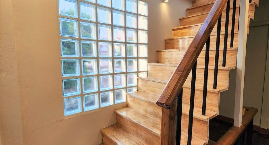 Haus zur Miete mit 3 Zimmer in Thon Buri, Bangkok