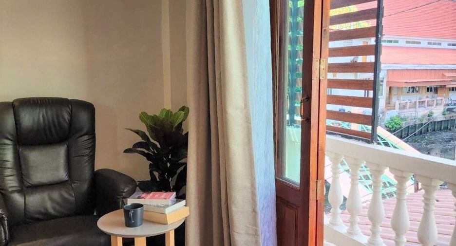 Haus zur Miete mit 3 Zimmer in Thon Buri, Bangkok