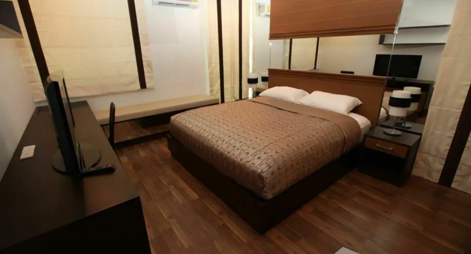 For rent 2 bedrooms condo in Pathum Wan, Bangkok
