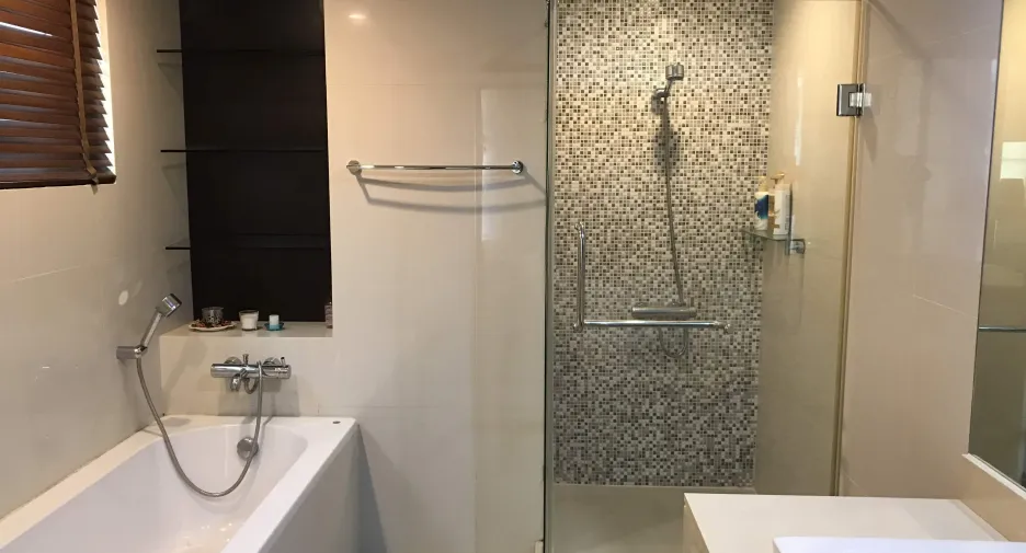 For rent 2 bedrooms condo in Pathum Wan, Bangkok