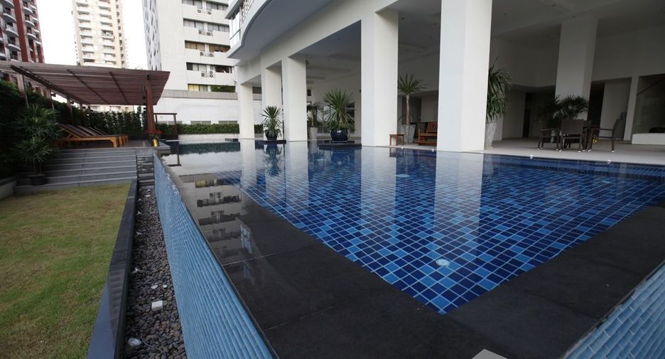 For rent 2 bedrooms condo in Pathum Wan, Bangkok
