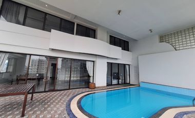 À louer 4 chambres condo à Khlong Toei, Bangkok