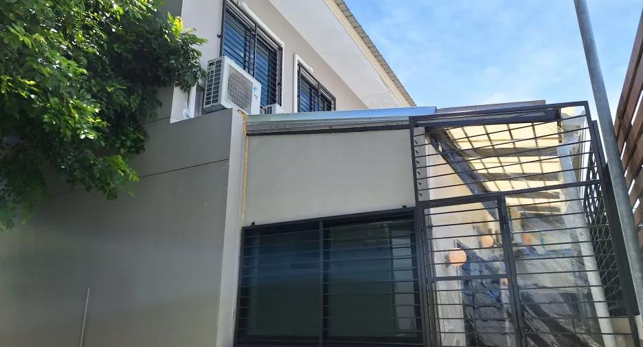 Casa adosada en alquiler de 4 habitaciones en Phra Pradaeng, Samut Prakan