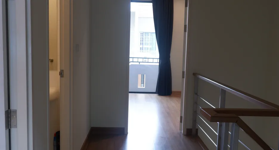 Casa adosada en alquiler de 4 habitaciones en Phra Pradaeng, Samut Prakan