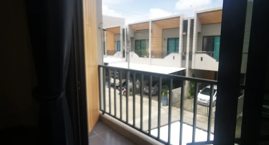 Casa adosada en alquiler de 4 habitaciones en Phra Pradaeng, Samut Prakan