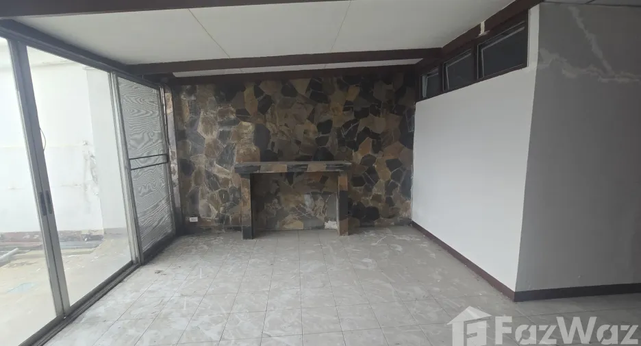 For rent retail Space in Bang Kapi, Bangkok