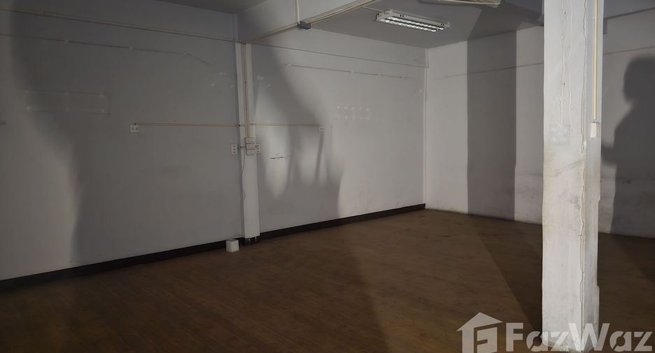 For rent retail Space in Bang Kapi, Bangkok