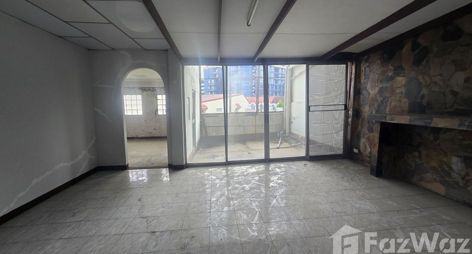 For rent retail Space in Bang Kapi, Bangkok