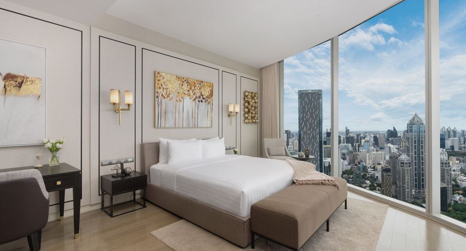 For rent 3 bedrooms condo in Pathum Wan, Bangkok