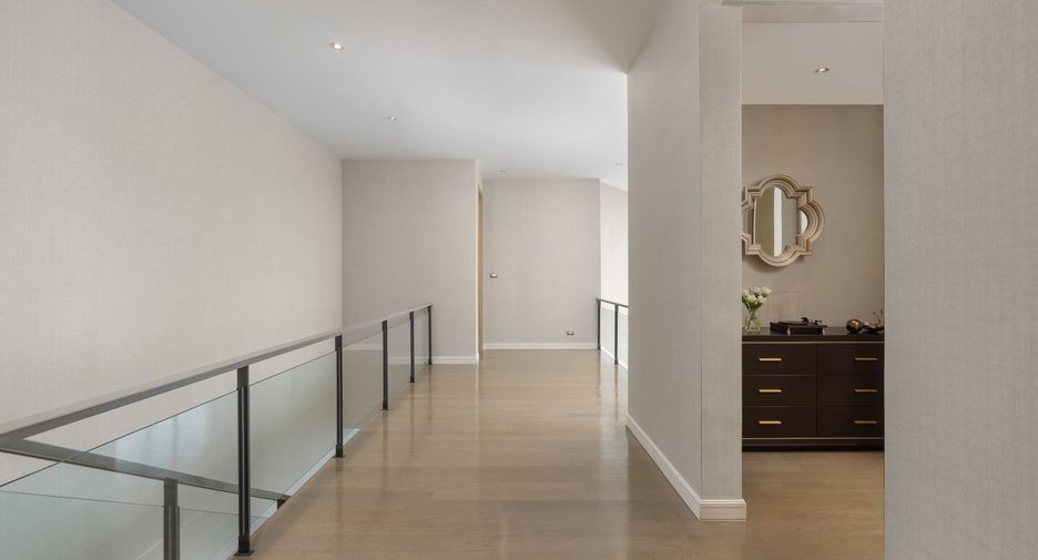 For rent 3 bedrooms condo in Pathum Wan, Bangkok