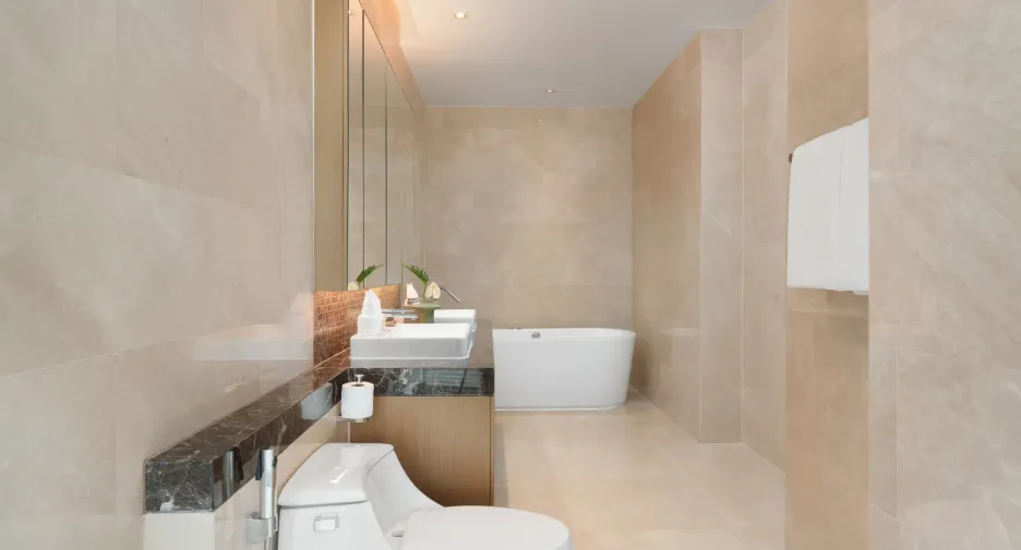 For rent 3 bedrooms condo in Pathum Wan, Bangkok