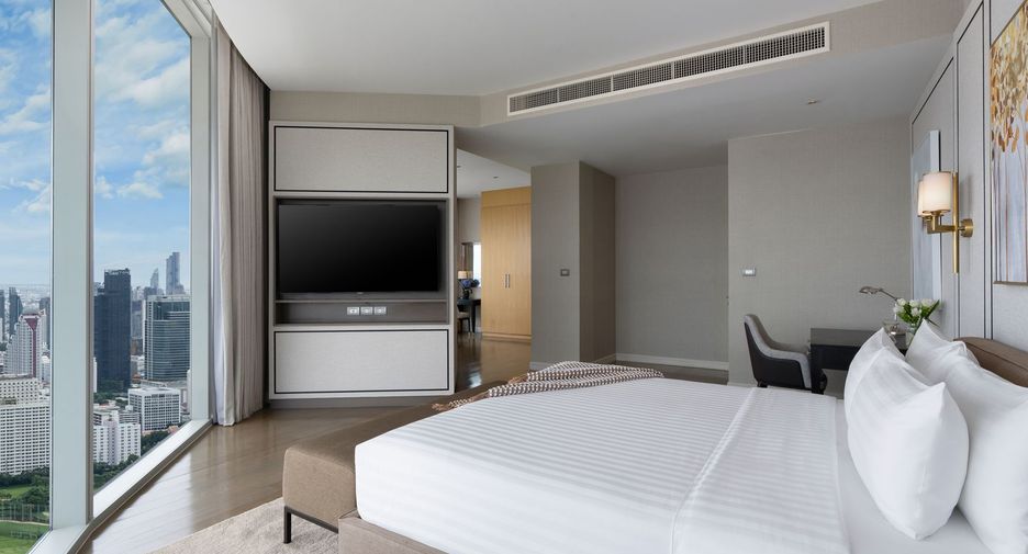 For rent 3 bedrooms condo in Pathum Wan, Bangkok