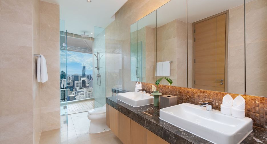 For rent 3 bedrooms condo in Pathum Wan, Bangkok