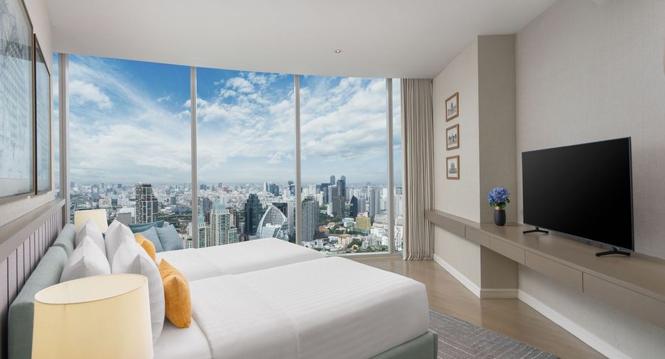 For rent 3 bedrooms condo in Pathum Wan, Bangkok