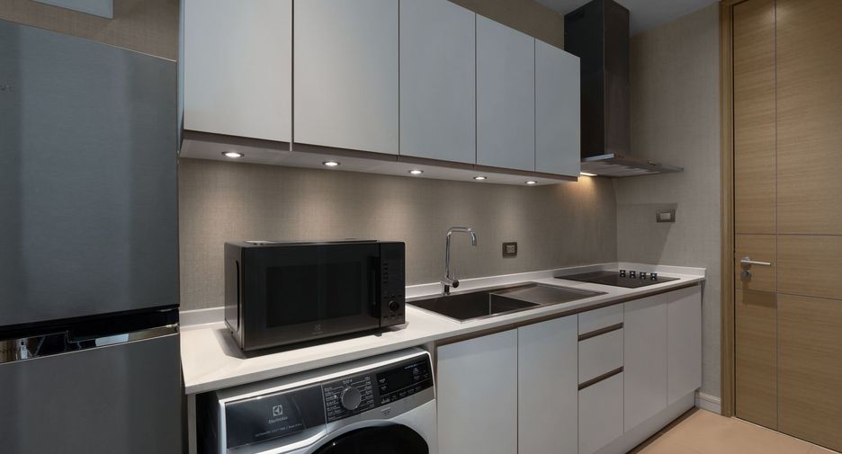 For rent 3 bedrooms condo in Pathum Wan, Bangkok