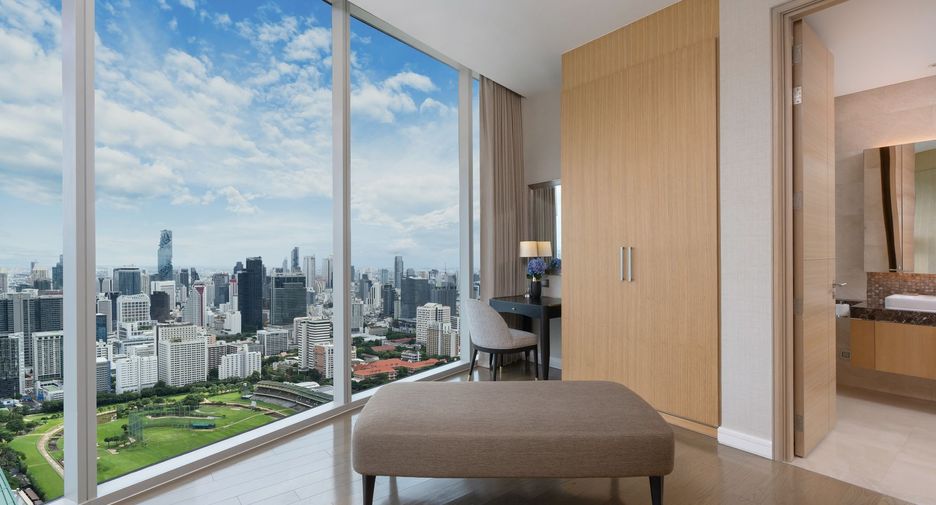 For rent 3 bedrooms condo in Pathum Wan, Bangkok