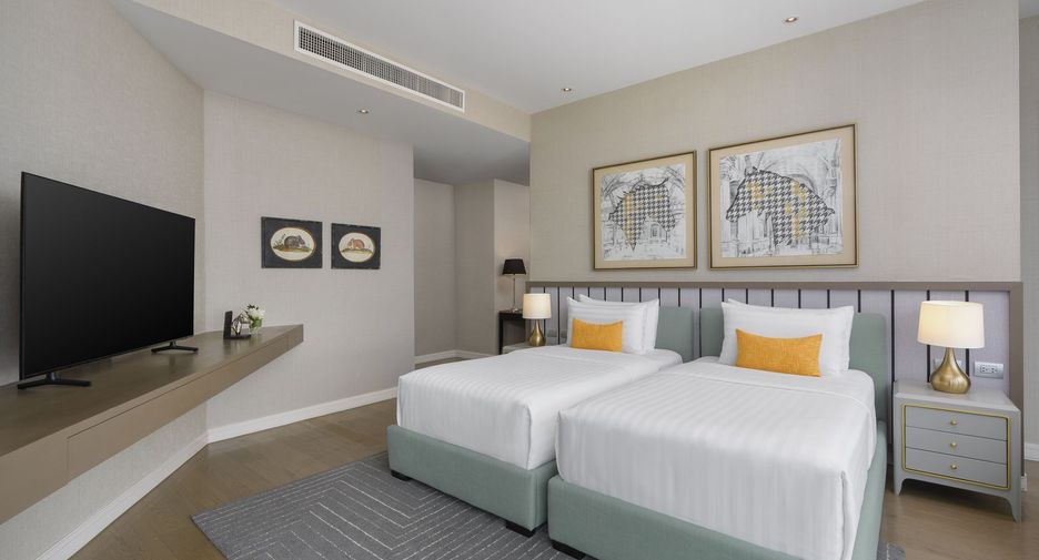 For rent 3 bedrooms condo in Pathum Wan, Bangkok