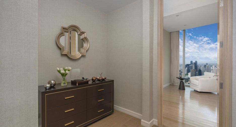 For rent 3 bedrooms condo in Pathum Wan, Bangkok