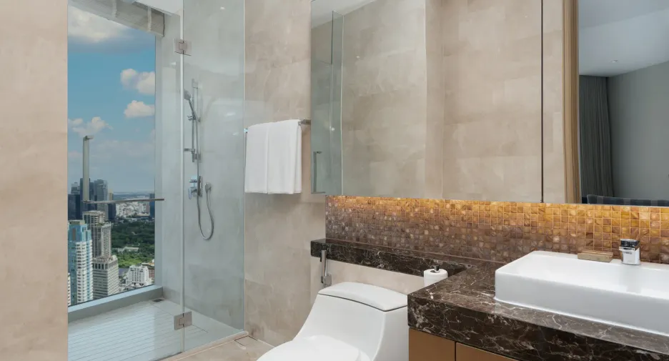 For rent 3 bedrooms condo in Pathum Wan, Bangkok