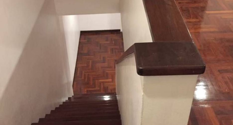 For rent 4 ベッドルーム townhouse in Khlong San, Bangkok