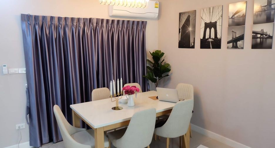 For rent 3 bedrooms townhouse in Prawet, Bangkok